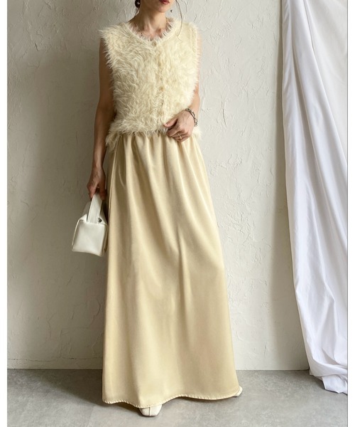 She's Closet(シーズクローゼット)の「シャイニー光沢 セミフレア ロングサテンスカート(スカート・レディース・ブラウン/ブラック/ライトベージュ/キャメル・FREE)」の6枚目の写真