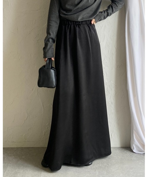 She's Closet(シーズクローゼット)の「シャイニー光沢 セミフレア ロングサテンスカート(スカート・レディース・ブラウン/ブラック/ライトベージュ/キャメル・FREE)」の10枚目の写真