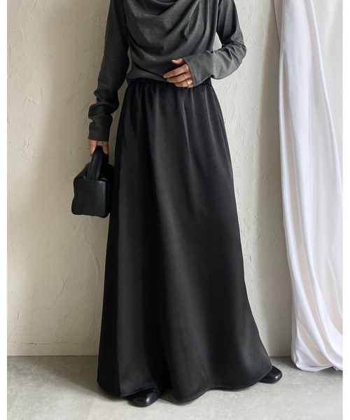 She's Closet(シーズクローゼット)の「シャイニー光沢 セミフレア ロングサテンスカート(スカート・レディース・ブラウン/ブラック/ライトベージュ/キャメル・FREE)」の12枚目の写真