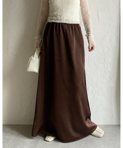 She's Closet(シーズクローゼット)の「シャイニー光沢 セミフレア ロングサテンスカート(スカート・レディース・ブラウン/ブラック/ライトベージュ/キャメル・FREE)」の14枚目の写真