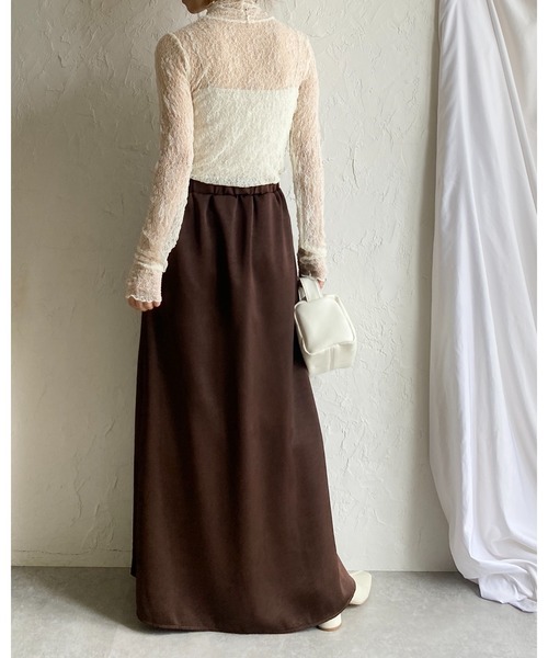 She's Closet(シーズクローゼット)の「シャイニー光沢 セミフレア ロングサテンスカート(スカート・レディース・ブラウン/ブラック/ライトベージュ/キャメル・FREE)」の16枚目の写真