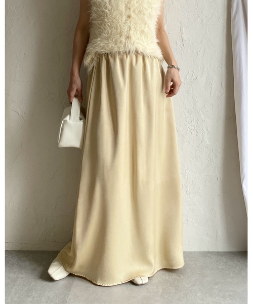 She's Closet(シーズクローゼット)の「シャイニー光沢 セミフレア ロングサテンスカート(スカート・レディース・ブラウン/ブラック/ライトベージュ/キャメル・FREE)」の21枚目の写真