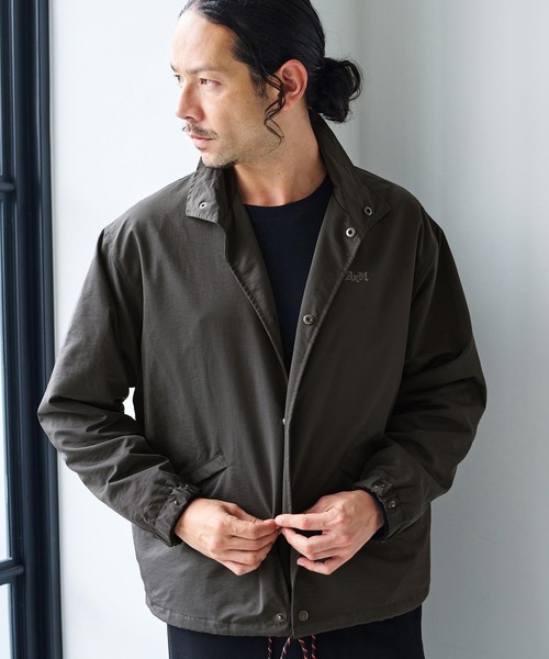 AXCXM(アクスシーム)の「mj12009-Urban Hybrid Nylon-Blend Coach Jacket コーチジャケット(AXM-BFA0019)(ブルゾン・メンズ・チャコール/カーキ/ブラック・XL/L/M)」の2枚目の写真