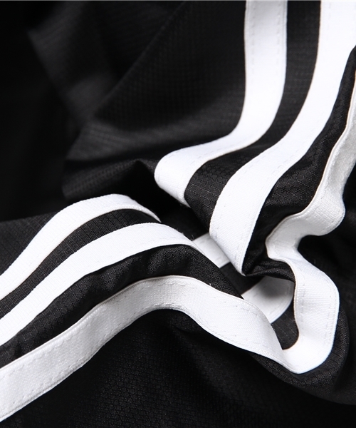 adidas（アディダス）の「【adicolor】 ウインドブレーカー [ADICOLOR WINDBREAKER]（ナイロンジャケット・メンズ・ブラック/ブラウン・SMALL/X-SMALL/X-LARGE/XX-LARGE/LARGE/MEDIUM/XXX-LARGE）」の3枚目の写真