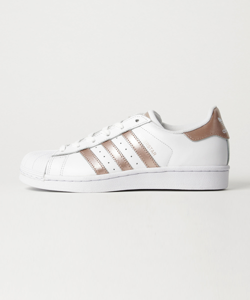 adidas（アディダス）の「オリジナルス スーパースター [SUPERSTAR W]（スニーカー・レディース・ホワイト・25.5cm/23.0cm/22.0cm/22.5cm/23.5cm/24.0cm/24.5cm/25.0cm）」の2枚目の写真