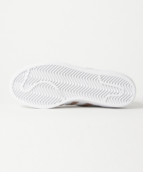 adidas（アディダス）の「オリジナルス スーパースター [SUPERSTAR W]（スニーカー・レディース・ホワイト・25.5cm/23.0cm/22.0cm/22.5cm/23.5cm/24.0cm/24.5cm/25.0cm）」の3枚目の写真