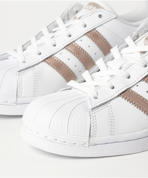 adidas（アディダス）の「オリジナルス スーパースター [SUPERSTAR W]（スニーカー・レディース・ホワイト・25.5cm/23.0cm/22.0cm/22.5cm/23.5cm/24.0cm/24.5cm/25.0cm）」の5枚目の写真