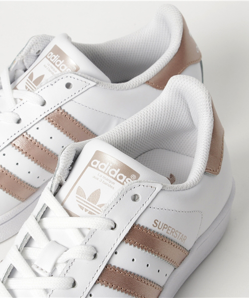 adidas（アディダス）の「オリジナルス スーパースター [SUPERSTAR W]（スニーカー・レディース・ホワイト・25.5cm/23.0cm/22.0cm/22.5cm/23.5cm/24.0cm/24.5cm/25.0cm）」の6枚目の写真
