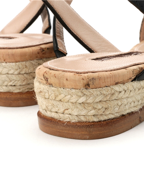 PELLICO SUNNY（ペリーコサニー）の「PELLICO SUNNY（ペリーコサニー）アンクルストラップサンダル（サンダル・レディース・ブラック/ネイビー・37/38/36）」の4枚目の写真