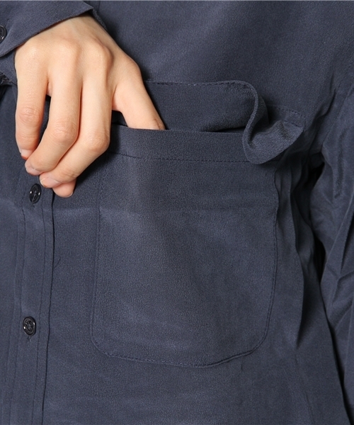 MIDWEST（ミッドウエスト）の「EQUIPMENT ダブルポケットシャツ（シャツ/ブラウス・レディース・ホワイト/ベージュ/ネイビー/ブルー/ダークブルー・X-SMALL/SMALL）」の10枚目の写真