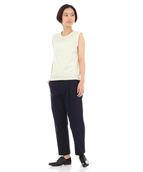 MARGARET HOWELL（マーガレットハウエル）の「COTTON LINEN SLEEVELESS JERSEY（Tシャツ/カットソー・レディース・ブラック/チャコール・2）」の5枚目の写真
