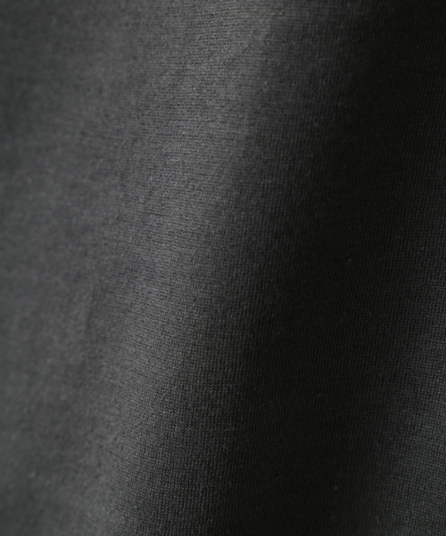 MARGARET HOWELL（マーガレットハウエル）の「COTTON LINEN SLEEVELESS JERSEY（Tシャツ/カットソー・レディース・ブラック/チャコール・2）」の10枚目の写真