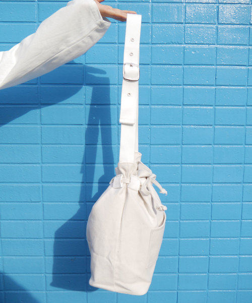 CORNERS（コーナーズ）の「ロゴ入りキャンバストートバック（トートバッグ・レディース・ホワイト/ブラック/アイボリー・FREE）」の4枚目の写真