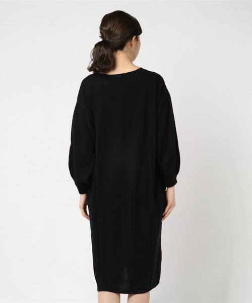 rps(アールピーエス)の「ボリューム袖Vネックニットワンピース(ワンピース・レディース・ベージュ/ラベンダー/アイボリー/ブラック/杢グレー/グレー系その他/キャメル/カーキ/ボルドー・M)」の12枚目の写真