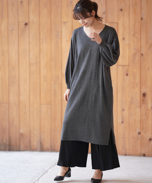 rps(アールピーエス)の「ボリューム袖Vネックニットワンピース(ワンピース・レディース・ベージュ/ラベンダー/アイボリー/ブラック/杢グレー/グレー系その他/キャメル/カーキ/ボルドー・M)」の5枚目の写真