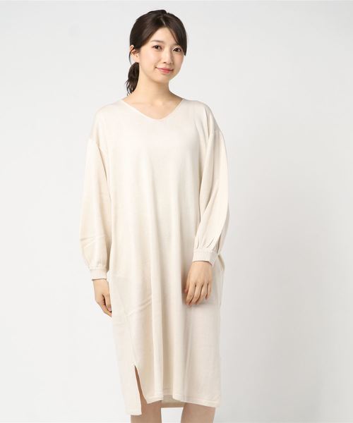 rps(アールピーエス)の「ボリューム袖Vネックニットワンピース(ワンピース・レディース・ベージュ/ラベンダー/アイボリー/ブラック/杢グレー/グレー系その他/キャメル/カーキ/ボルドー・M)」の11枚目の写真