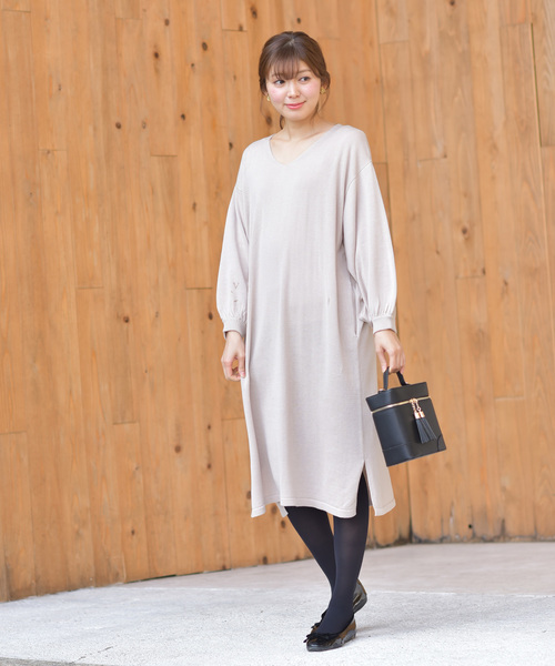 rps(アールピーエス)の「ボリューム袖Vネックニットワンピース(ワンピース・レディース・ベージュ/ラベンダー/アイボリー/ブラック/杢グレー/グレー系その他/キャメル/カーキ/ボルドー・M)」の13枚目の写真