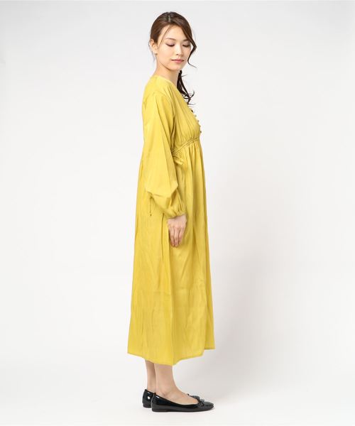 STYLEBLOCK（スタイルブロック）の「シアー素材ツイルギャザーロングワンピース（ワンピース・レディース・イエロー/ネイビー/グリーン/ライトベージュ・M）」の5枚目の写真