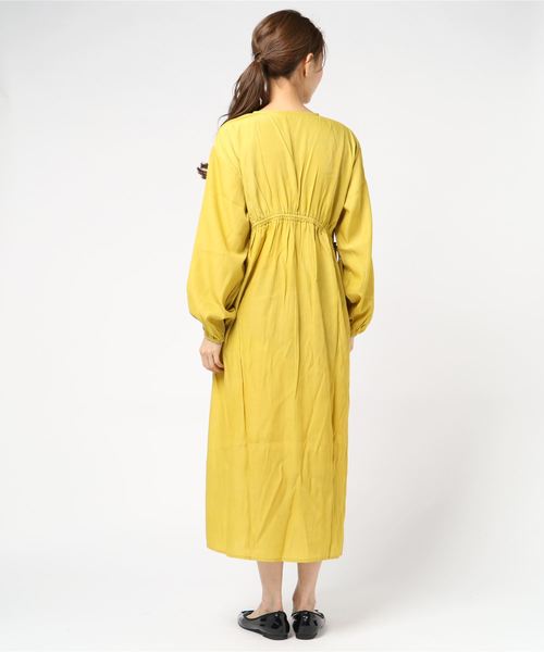 STYLEBLOCK（スタイルブロック）の「シアー素材ツイルギャザーロングワンピース（ワンピース・レディース・イエロー/ネイビー/グリーン/ライトベージュ・M）」の6枚目の写真