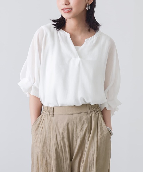 n'OrLABEL（ノアールレーベル）の「『洗練タックデザインブラウス』（シャツ/ブラウス・レディース・ホワイト/ブラック/オレンジ系その他/カーキオリーブ・FREE）」の2枚目の写真