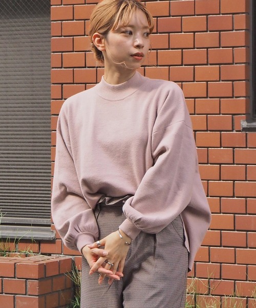 tiptop（ティップトップ）の「[新色登場]総針ボリューム袖ハイネックプルオーバー（ニット/セーター・レディース・ブラック/ベージュ/パープル/アイボリー/グレイッシュベージュ/ブルー/スモークピンク/ダークグレー/モカ/ダークブルー/グリーン・FREE）」の7枚目の写真