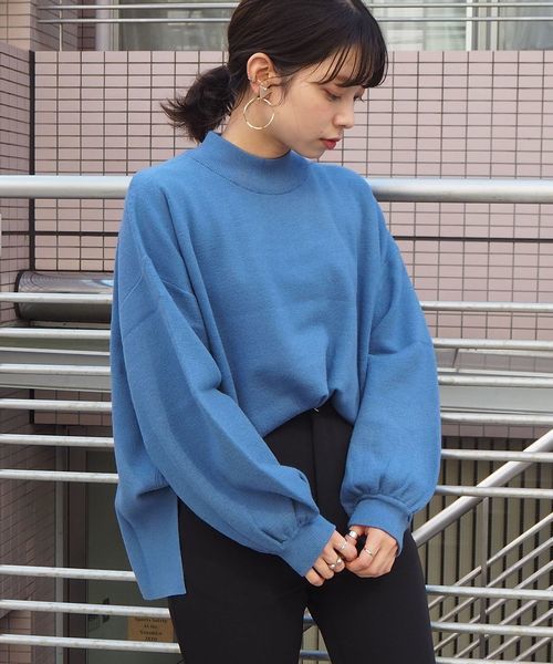 tiptop（ティップトップ）の「[新色登場]総針ボリューム袖ハイネックプルオーバー（ニット/セーター・レディース・ブラック/ベージュ/パープル/アイボリー/グレイッシュベージュ/ブルー/スモークピンク/ダークグレー/モカ/ダークブルー/グリーン・FREE）」の8枚目の写真