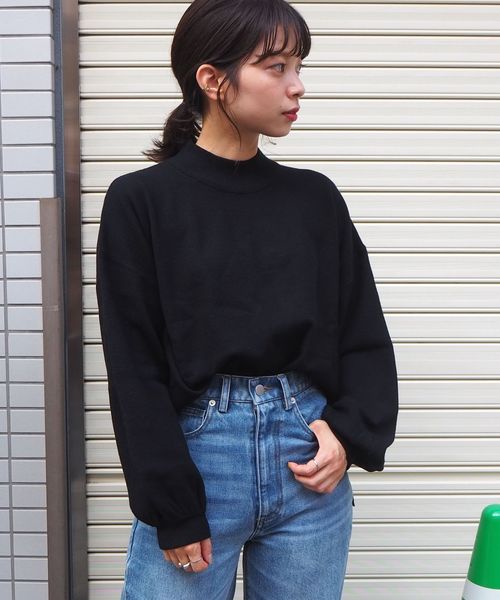 tiptop（ティップトップ）の「[新色登場]総針ボリューム袖ハイネックプルオーバー（ニット/セーター・レディース・ブラック/ベージュ/パープル/アイボリー/グレイッシュベージュ/ブルー/スモークピンク/ダークグレー/モカ/ダークブルー/グリーン・FREE）」の3枚目の写真