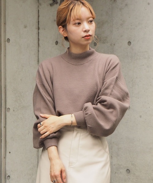 tiptop（ティップトップ）の「[新色登場]総針ボリューム袖ハイネックプルオーバー（ニット/セーター・レディース・ブラック/ベージュ/パープル/アイボリー/グレイッシュベージュ/ブルー/スモークピンク/ダークグレー/モカ/ダークブルー/グリーン・FREE）」の5枚目の写真