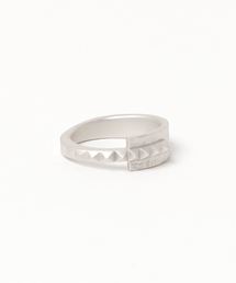 GILD（ギルド）の「Frosted coat texture studs ring（リング・レディース）」