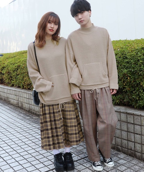 PairPair（ペアペア）の「ドロスト＆ポケット付きモックネックニット（ニット/セーター・レディース・その他/ライトベージュ/ベージュ・MEDIUM/LARGE）」の4枚目の写真