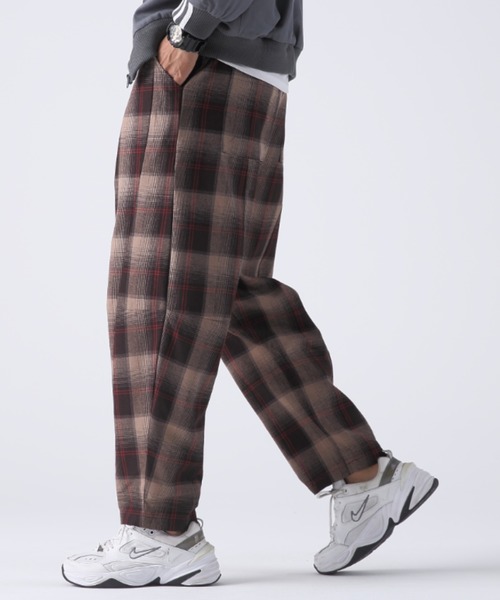 MGV(エムジーヴィー)の「スモーキートーンテーパードシルエットイージーパンツ(その他パンツ・メンズ・モカ/ナチュラル/グリーン/ブラック/グレー/ライトパープル/グレイッシュブルー/ブラック×ホワイト/アイボリー/キャメル/ワイン/テラコッタ/ブラウン/ベージュ/グレー×ホワイト・LARGE/MEDIUM)」の8枚目の写真