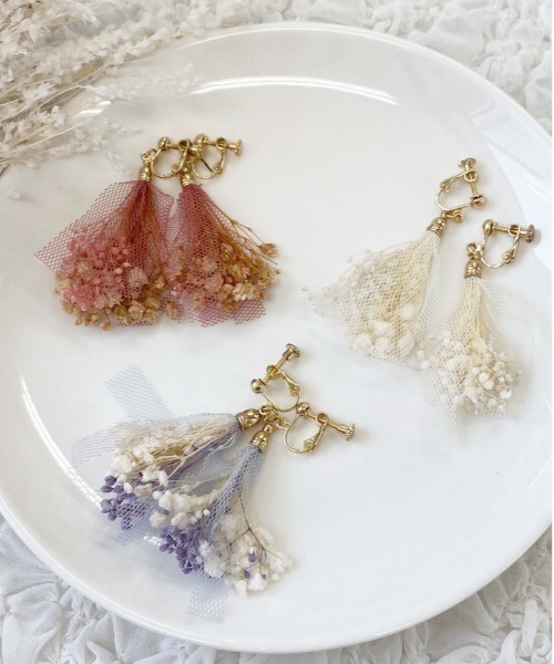 apres jour(アプレジュール)の「【apres jour×ARIAZ】チュールブーケイヤリング(イヤリング・レディース・ホワイト/ピンク/ラベンダー・FREE)」の4枚目の写真