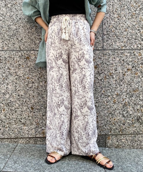 PAGEBOY(ページボーイ)の「ラインボタニカルパンツ(その他パンツ・レディース・ブラック/オフホワイト・FREE)」の2枚目の写真