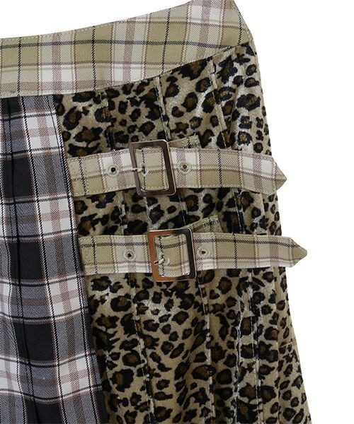 Candy Stripper（キャンディストリッパー）の「ADDICTION PLEATS MINI スカート（スカート・レディース・ベージュ/レッド/グリーン・1/2）」の8枚目の写真