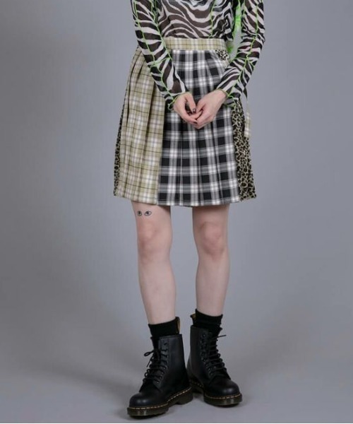 Candy Stripper（キャンディストリッパー）の「ADDICTION PLEATS MINI スカート（スカート・レディース・ベージュ/レッド/グリーン・1/2）」の18枚目の写真