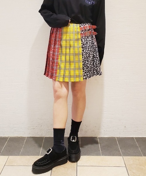 Candy Stripper（キャンディストリッパー）の「ADDICTION PLEATS MINI スカート（スカート・レディース・ベージュ/レッド/グリーン・1/2）」の20枚目の写真