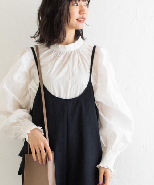 Mysa&Liina（ミーサリーナ）の「袖ボリュームブラウス（シャツ/ブラウス・レディース・グレイッシュベージュ/グリーン/オフホワイト/ブラック/サックスブルー・M）」の2枚目の写真