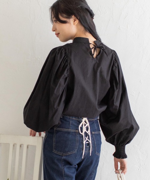 Mysa&Liina（ミーサリーナ）の「袖ボリュームブラウス（シャツ/ブラウス・レディース・グレイッシュベージュ/グリーン/オフホワイト/ブラック/サックスブルー・M）」の3枚目の写真