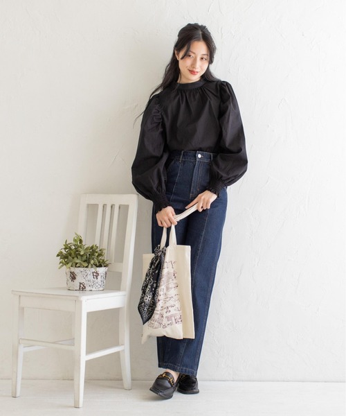 Mysa&Liina（ミーサリーナ）の「袖ボリュームブラウス（シャツ/ブラウス・レディース・グレイッシュベージュ/グリーン/オフホワイト/ブラック/サックスブルー・M）」の17枚目の写真