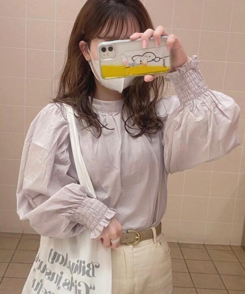 Mysa&Liina（ミーサリーナ）の「袖ボリュームブラウス（シャツ/ブラウス・レディース・グレイッシュベージュ/グリーン/オフホワイト/ブラック/サックスブルー・M）」の21枚目の写真