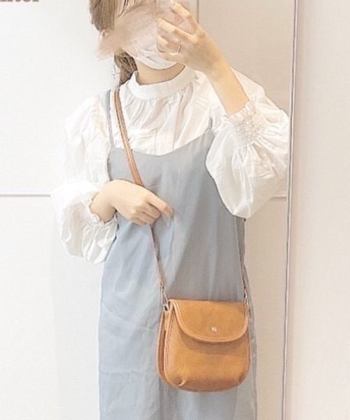 Mysa&Liina（ミーサリーナ）の「袖ボリュームブラウス（シャツ/ブラウス・レディース・グレイッシュベージュ/グリーン/オフホワイト/ブラック/サックスブルー・M）」の13枚目の写真