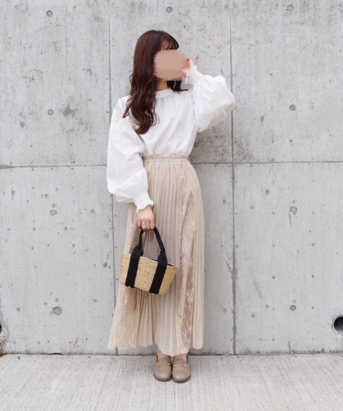 Mysa&Liina（ミーサリーナ）の「袖ボリュームブラウス（シャツ/ブラウス・レディース・グレイッシュベージュ/グリーン/オフホワイト/ブラック/サックスブルー・M）」の11枚目の写真