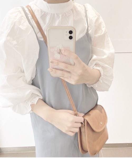 Mysa&Liina（ミーサリーナ）の「袖ボリュームブラウス（シャツ/ブラウス・レディース・グレイッシュベージュ/グリーン/オフホワイト/ブラック/サックスブルー・M）」の12枚目の写真