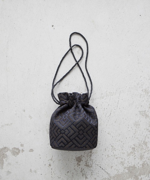 EFOLE（エフォル）の「【EFOLE】ジャガード　巾着　バッグ（エコバッグ/サブバッグ・レディース・ブラック/オフホワイト・FREE）」の2枚目の写真