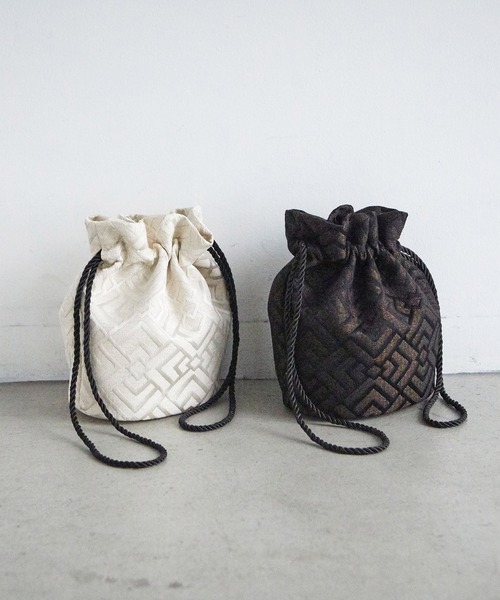 EFOLE（エフォル）の「【EFOLE】ジャガード　巾着　バッグ（エコバッグ/サブバッグ・レディース・ブラック/オフホワイト・FREE）」の8枚目の写真