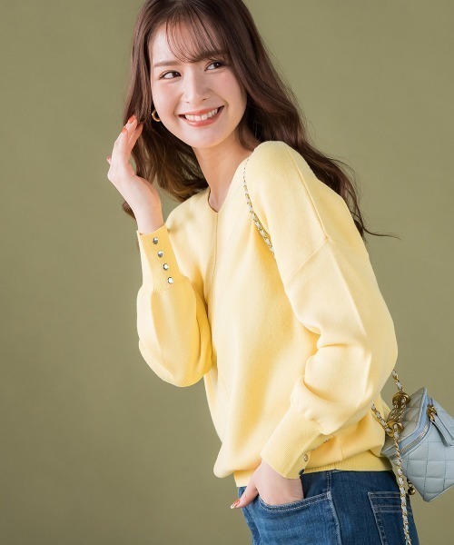 VICKY（ビッキー）の「袖ボタンアイレットセンターシームニット