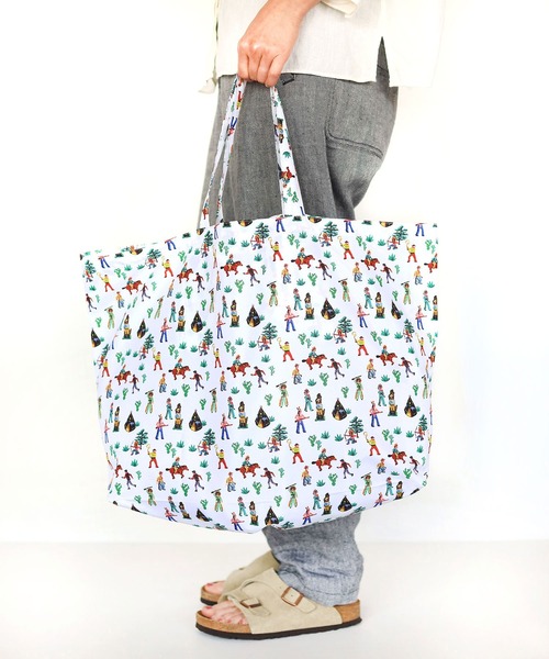 Nathalie Lete(ナタリーレテ)の「Nathalie Lete/Pocketable Eco Bag(エコバッグ/サブバッグ・レディース・グリーン系/ホワイト系/ピンク系2/ピンク系/パープル系/イエロー系/グリーン系2/グレー系/ブラック系/ブラック系2・FREE)」の2枚目の写真