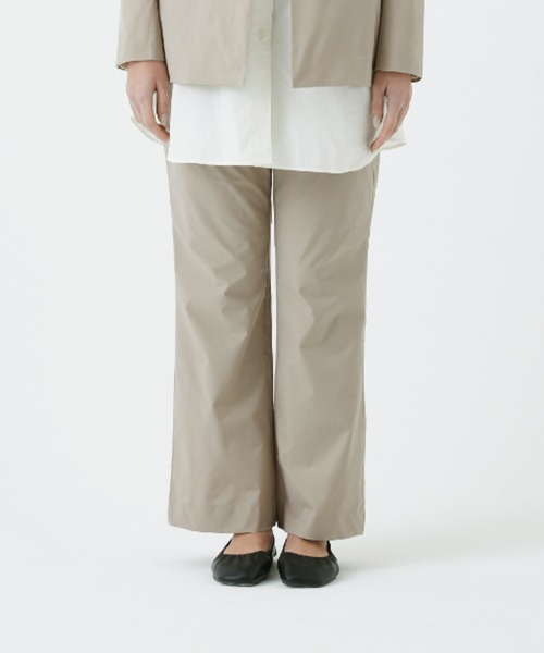CHRONE(クロネ)の「CHRONE borderless straight trousers -female-(スラックス・レディース・ブラック/ベージュ/ネイビー・S/M/L)」の2枚目の写真