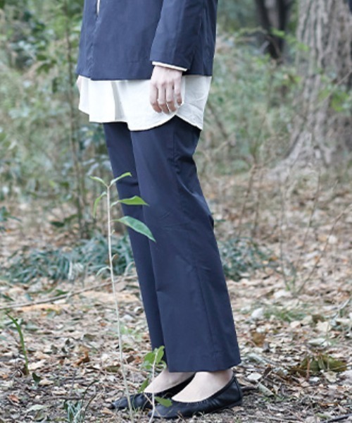 CHRONE(クロネ)の「CHRONE borderless straight trousers -female-(スラックス・レディース・ブラック/ベージュ/ネイビー・S/M/L)」の3枚目の写真