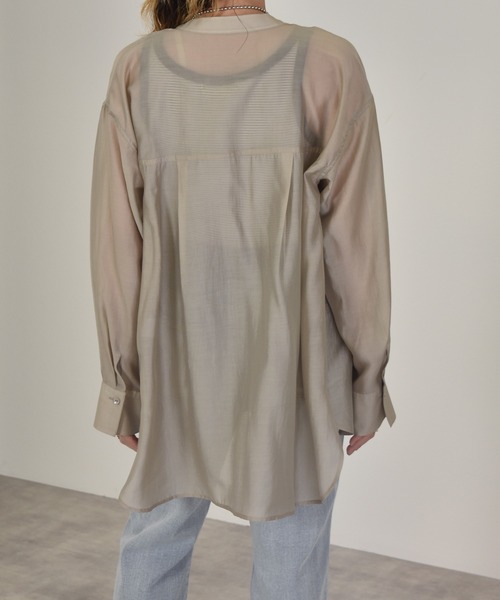 w closet（ダブルクローゼット）の「バンドカラーシアーシャツ（シャツ/ブラウス・レディース・ライトグレー/ライトベージュ・マルチサイズ）」の14枚目の写真